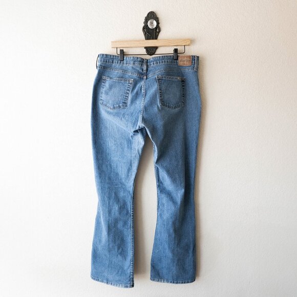 Levi’s Signature Bootcut Jeans | Size 16L Low Rise Stretch Denim - Picture 6 of 7